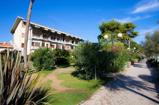 Homiday - Appartamenti Pinetina - Housity