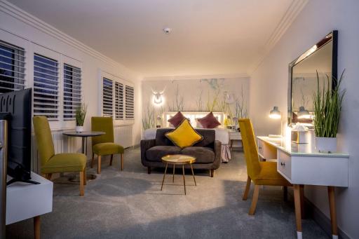 Best Western Plus White Horse Hotel - Housity