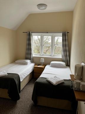 The Admiral Cunningham Hotel - Housity