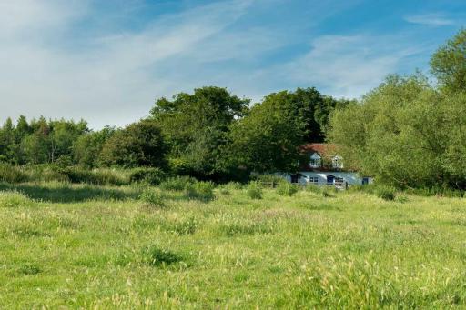 The Wobbin, Remote, Comfort, Sea Views and the beautiful Essex Marshes - Housity