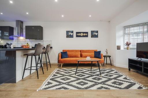 Luxury House with Garden by Damask Homes - Housity