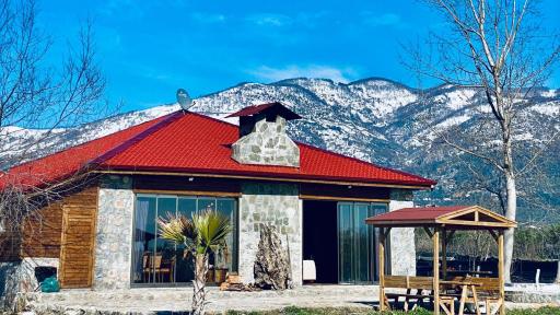 Lovely and Cozy Stone House with Hammam and Fireplace in Iznik, Bursa - Housity