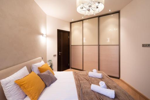 Old Riga Two Bedroom Apartment With 2 Bathrooms - Housity