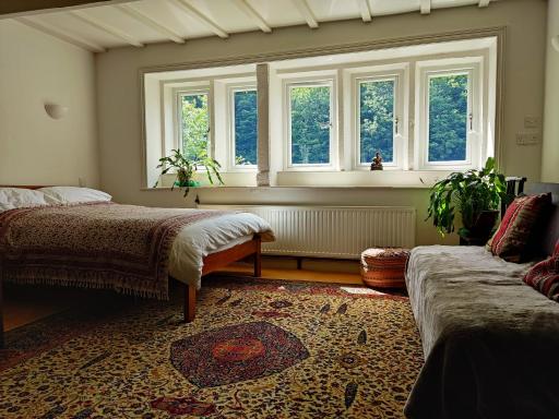 Beautiful quiet room in the heart of Holmfirth - Housity
