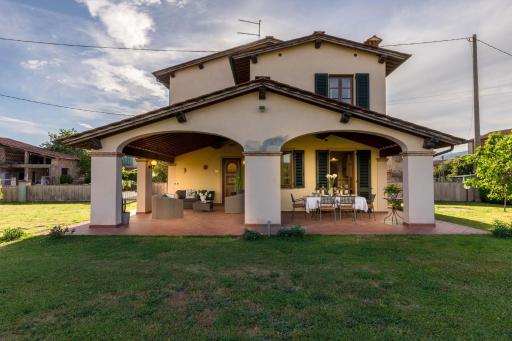 Nonna Bianca, a Genuine Farmhouse in Sant'Alessio, Lucca - Housity