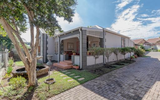 The French Affaire - Housity