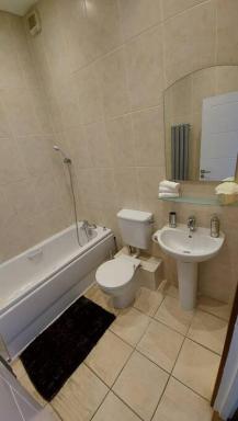 Modern and spacious two bedroom apartment - Housity