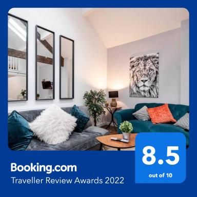 Apartment 2 Broadhurst Court sleeps 6, minutes from town centre & trains - Housity