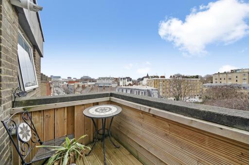Chic Trendy One Bed Apt With Balcony - Housity