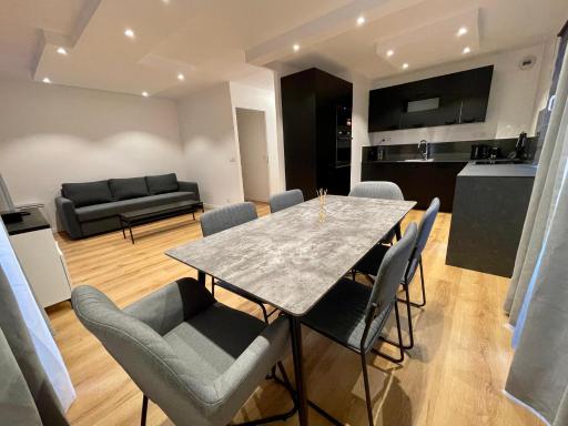 FONTAINE ROUGE STREET Marne la Vallée Disneyland Paris Outlet Mode And luxury Village Val d'europe FREE PARKING - Housity