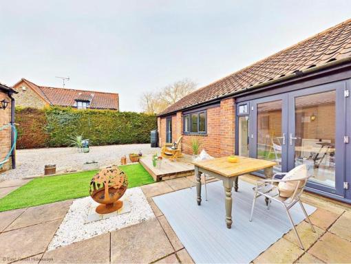 Stunning rural barn Annexe sleeps 2, under 3 miles to Norfolk Coast - Housity