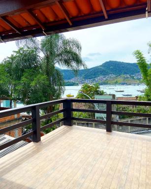 Pineapples Casa Angra - Aconchegante casa em Angra dos Reis com vista para o mar - Housity