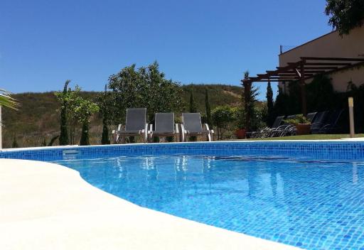 5 Bedroom Villa Pool and Garden - Housity