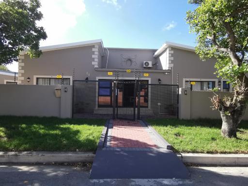 Lucolo Palace B&B - East London - Housity