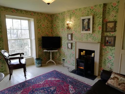 Dolphin House - Housity