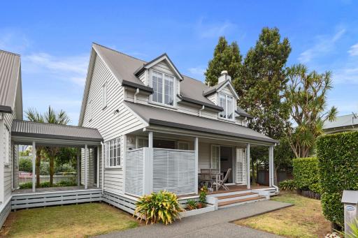Sandy Jandal - 3-5 Bedroom - Russell Cottages - Housity