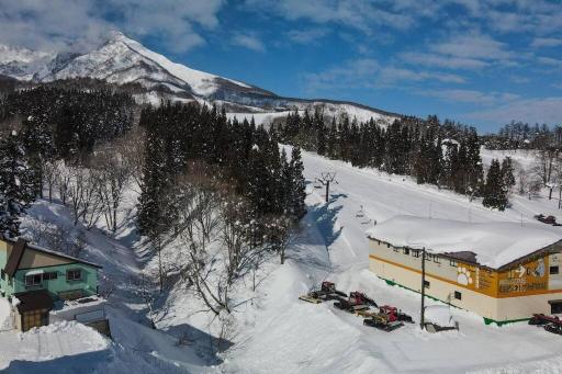 Riders Ridge Luxury Chalet sleeps 12 Ski In Ski Out Myoko - Housity
