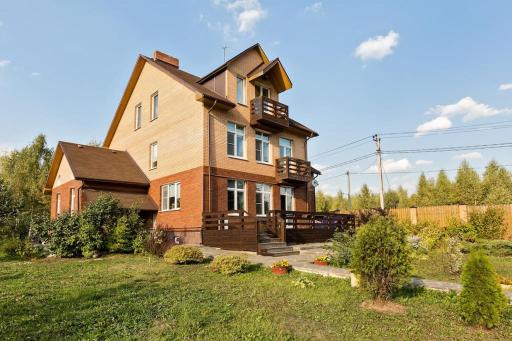 Sdaetsia kottedzh 465 m2 - Housity