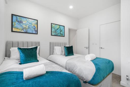 Central Stevenage Luxury 2 Bed Apartment - Housity