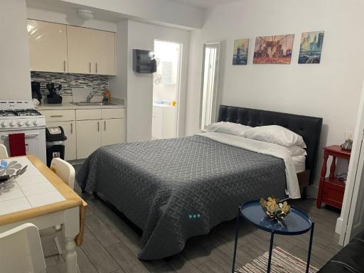 trendy Studios in Hollywood - Hizvo