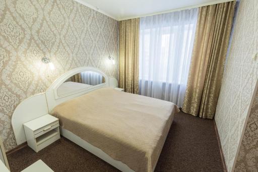 Hotel Mir - Housity