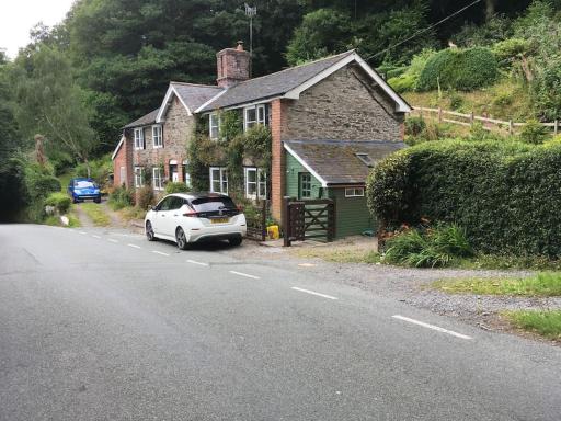 200 year old Gardener's cottage, Mid Wales - Housity