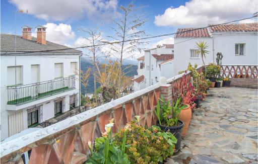 Nice apartment in Genalguacil with 3 Bedrooms, WiFi and Outdoor swimming pool - Housity