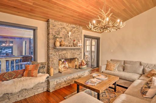Riverfront Condo Mtn Views, 1 Mi to Ski Lift - Housity
