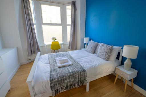 Spacious 5 Bed House, perfect for groups, great location - Housity