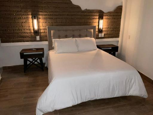 Casa Chica Hotel - Housity