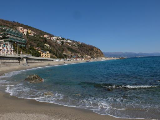 Quieta casetta in una Liguria insolita - Housity
