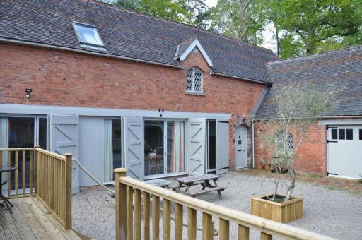 The Stables Apartment at Cefn Tilla Court, Usk - Housity
