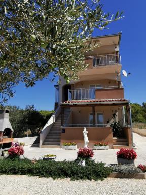 Apartment Alena - Housity