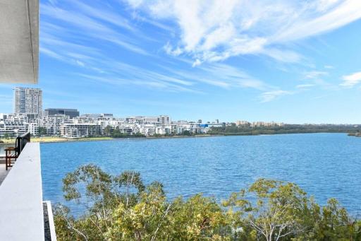 Unbeatable Water View - Housity