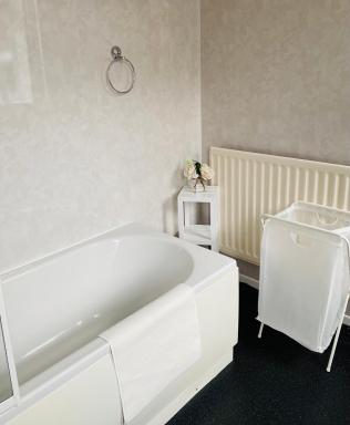 Town centre stay Northumberland FREE WIFI AND CLOSE TO BEACH - Housity