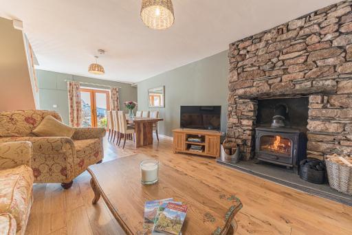 The Black Dog Cottage - Housity