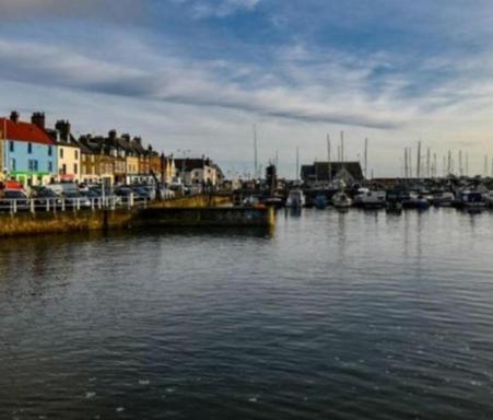 The Coastal Inn Outbuilding - Housity