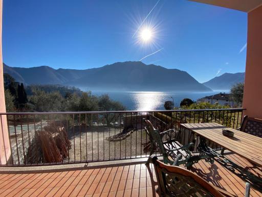 Big Apartment With Lake View and Two Bedrooms - Housity