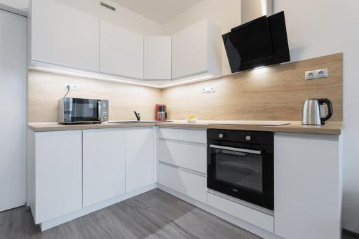 Yellow apartment with PARKING - Housity