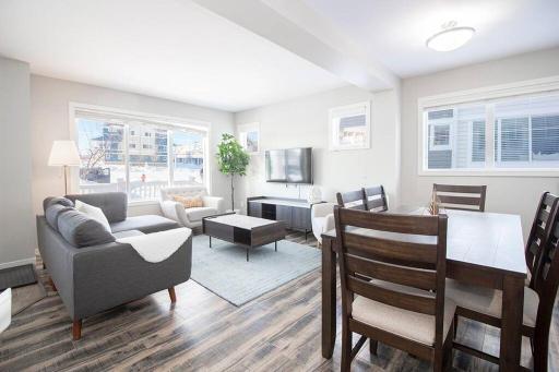 Bright & Modern 4bed 2bath Townhouse with Parking - Housity