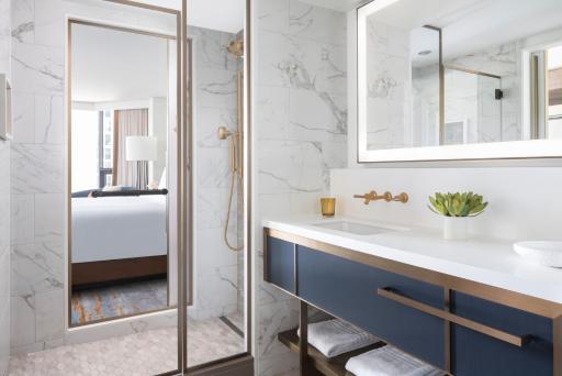 Four Seasons Hotel Houston - Housity