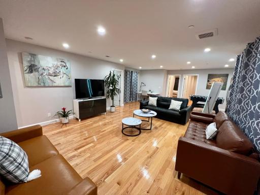 Newly Built Luxury Home 1 mile from SF - Housity