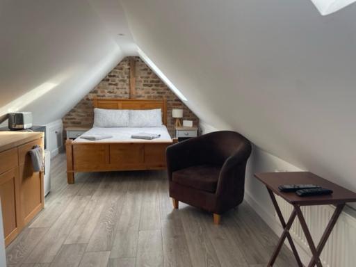 The Attic Suite Selsey - Housity