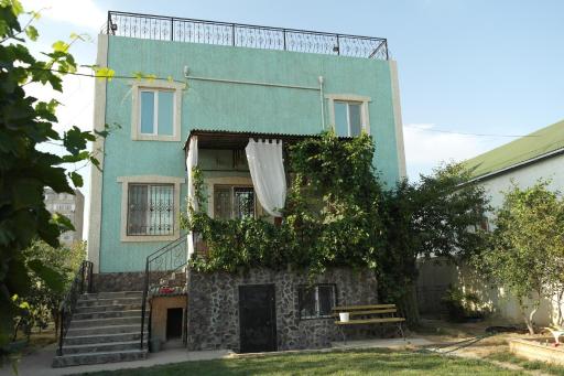 Uiutnyi dom u moria - Housity