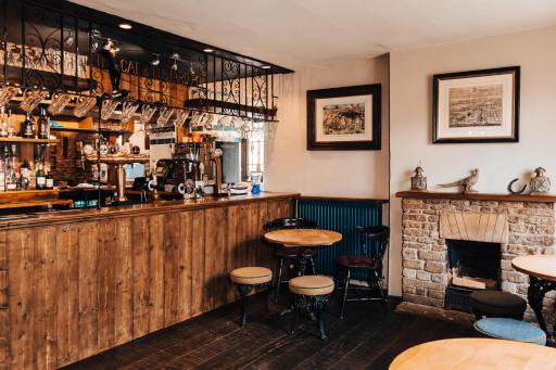 Cat and Custard Pot Inn - Housity
