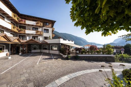 Ariston Lake View Hotel - Housity