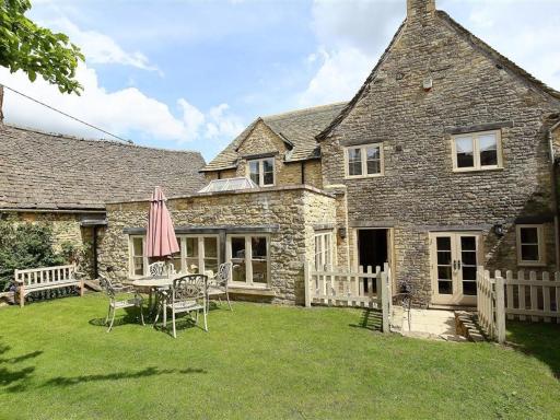 Coach House Burford - Housity