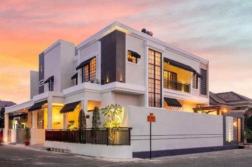Hening Pool Villa - Housity