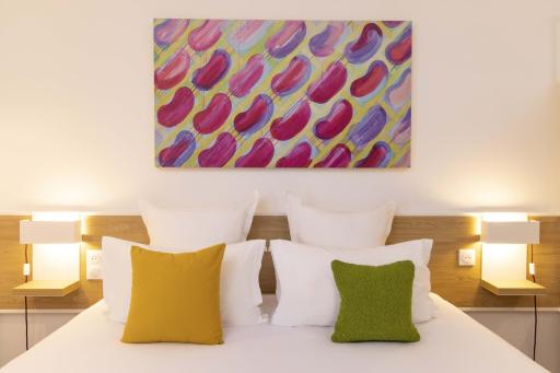 Hotel Paris Louis Blanc - Housity