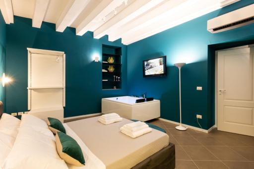 Carlo Suite Apartments con Vasca Idromassaggio - Housity